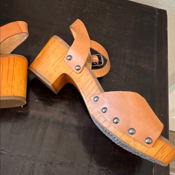Lucky Brand Hollie Tan Clog Sandals 7 - Picture 8 of 8